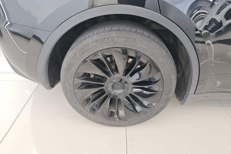 Used Tesla Model Y 2022 Long-Range All-Wheel-Drive Version