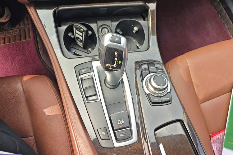 Used BMW 5 Series 2014 525Li Leading Model
