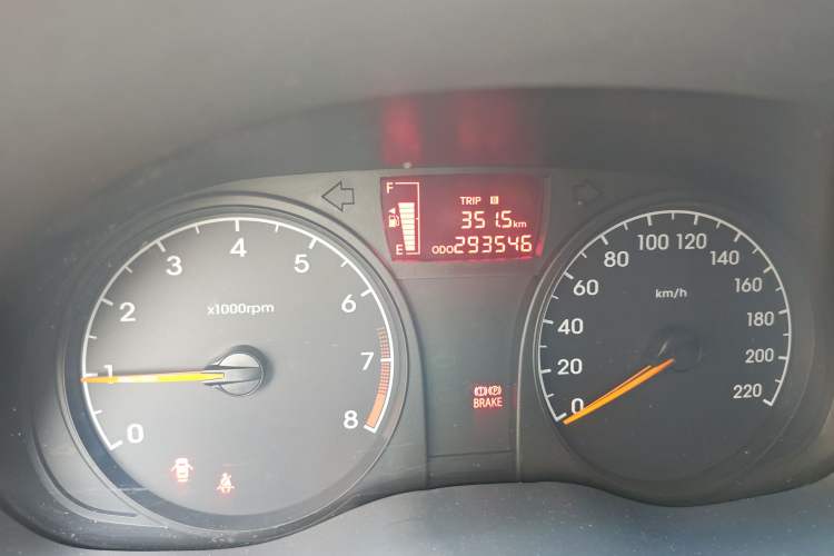 Used Hyundai Verna (older generation) 2010 Sedan 1.4L Manual Comfort GS Odometer Close Up