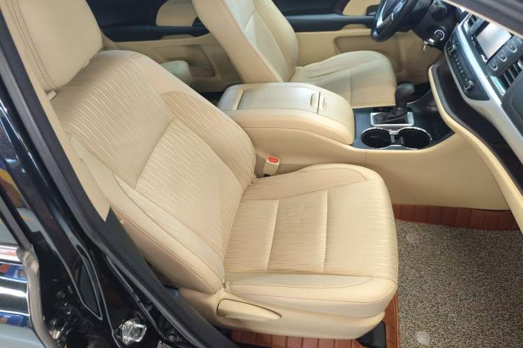 Used Toyota Highlander 2018 2.0T Two-Wheel Drive Elite Edition 5 Seats Emission Standard China V
