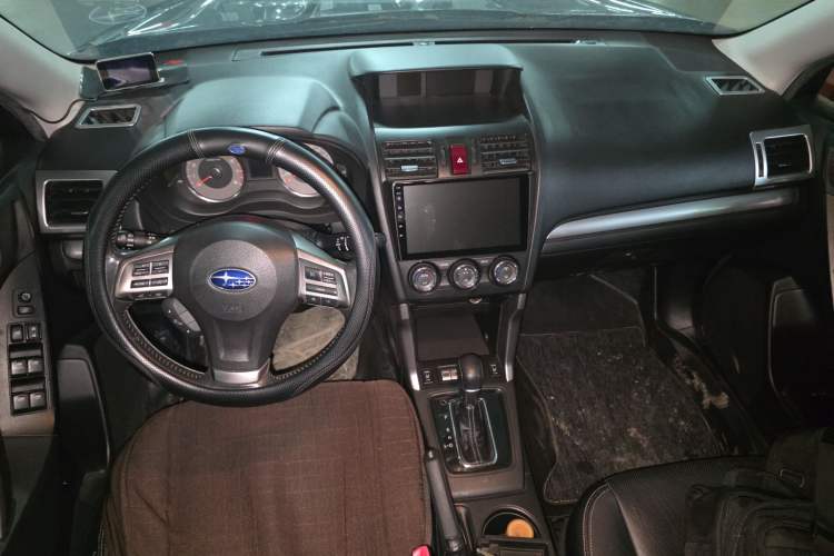 Used Subaru Forester 2013 2.5i Automatic Luxury Edition Center Console