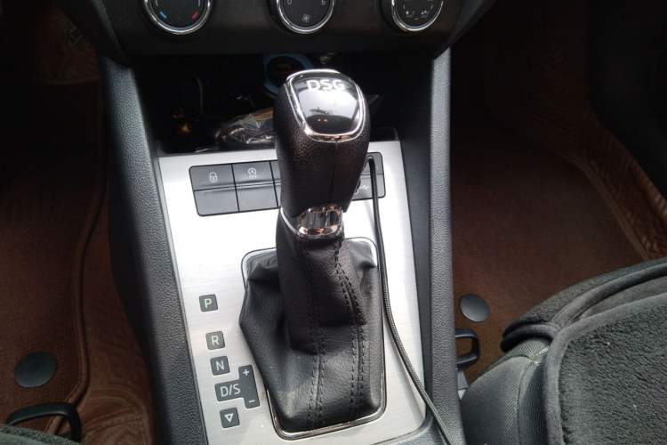 Used Skoda Octavia 2020 TSI230 DSG SmartDrive Comfort Edition Gear Lever