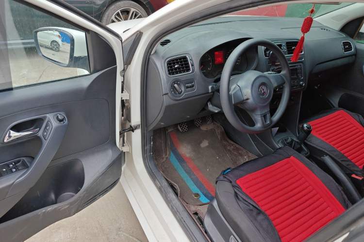 Used Volkswagen Polo 2013 1.6L Manual Comfort Edition
