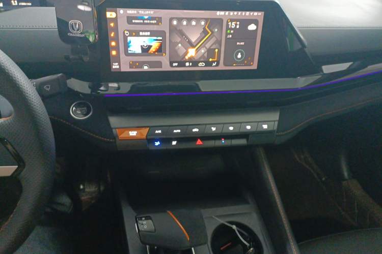 Used CHANGAN UNI-V 2022 1.5T Sport Edition Audio And AC Panel