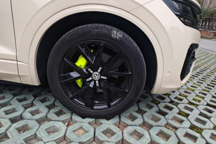 Used Volkswagen Touareg 2021 2.0 TSI Ruiyi Edition Right Front Wheel Hub