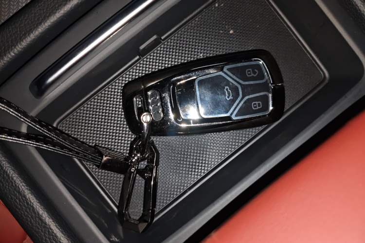 Used Audi Q5L 2025 Facelift 45th Anniversary Collector's Edition 40 TFSI Luxury Dynamic Version
