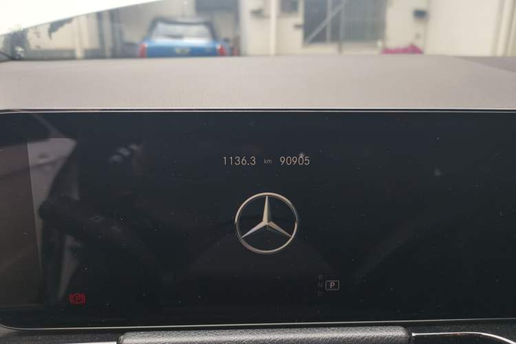 Used Mercedes-Benz GLA 2022 Facelifted GLA 200 Odometer Close Up