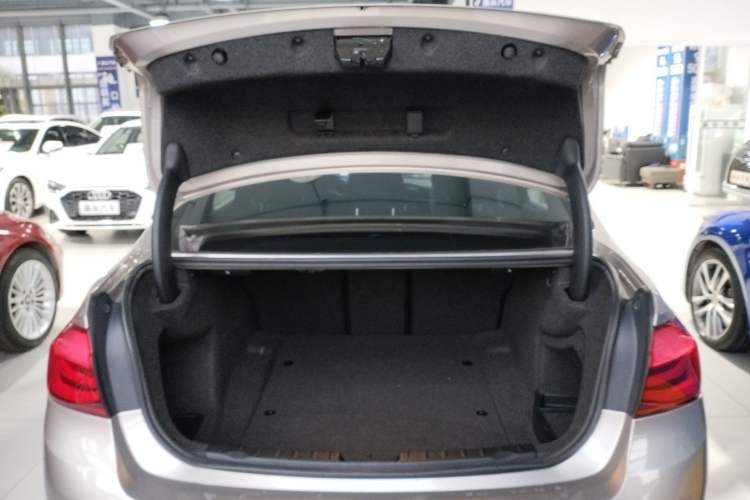 Used BMW 3 Series 2017 320Li Fashion Model Trunk