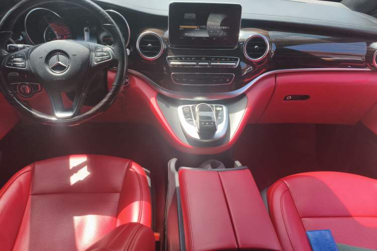 Used Mercedes-Benz V-Class 2018 V 260 Avantgarde Edition China VI Center Console
