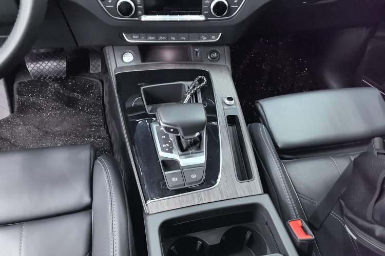 Used Audi Q5L 2022 Updated 45T Prestige Dynamic Edition Gear Lever