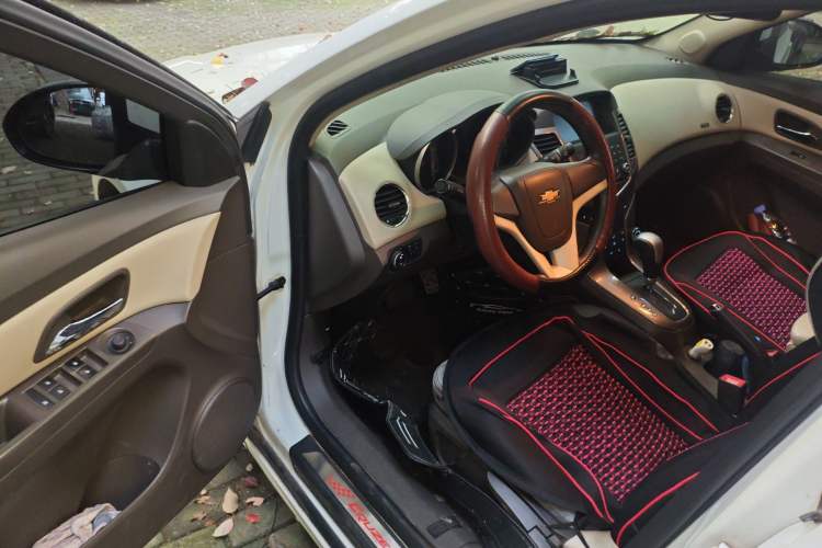 Used Chevrolet Cruze 2015 1.5L Classic SE AT Driver Seat