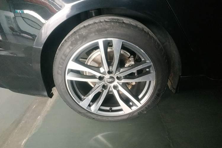 Used Audi A6L 2023 Revised 40 TFSI Luxury Dynamic Edition Right Rear Wheel Hub