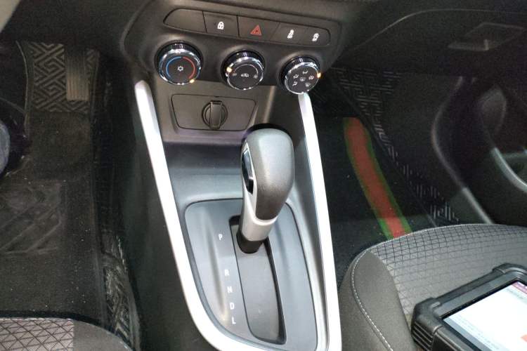 Used Chevrolet Cavalier 2022 325T Automatic Enjoyment Edition Gear Lever