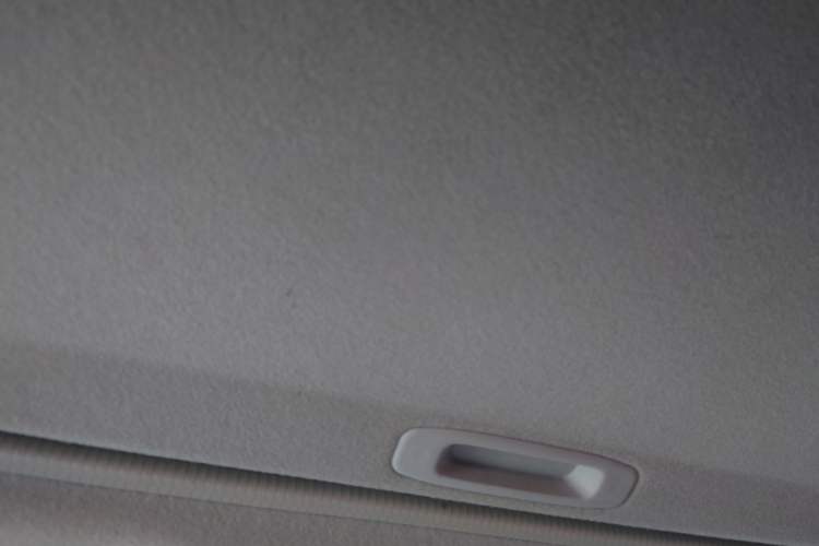 Used Toyota Levin 2016 Dual-Engine 1.8H GS E-CVT Elite Model with Sunroof Headliner