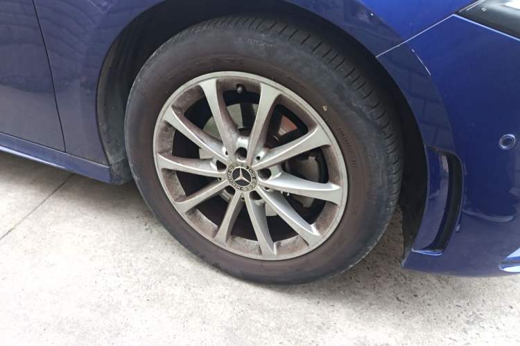 Used Mercedes-Benz A-Class 2020 Restyled A 200 L Sport Sedan Fashion Version Right Front Wheel Hub