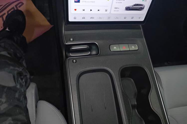 Used Nio ET5T 2023 75 kWh Touring Gear Lever