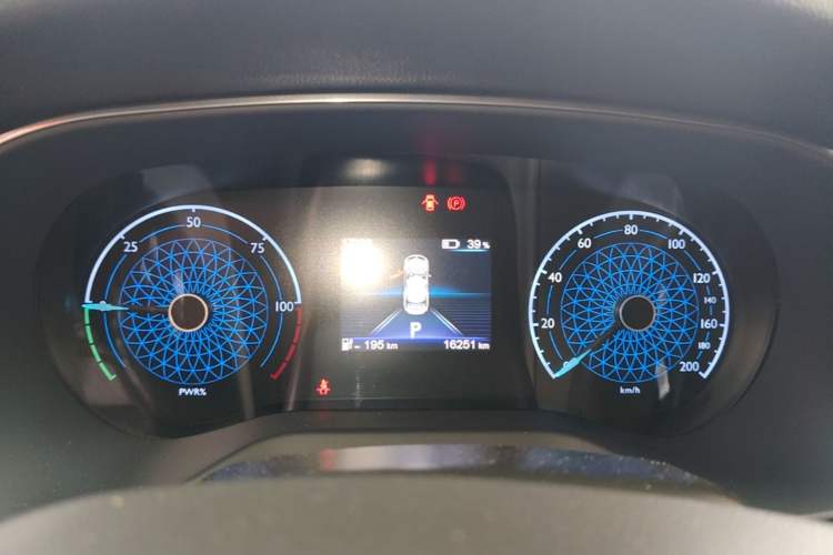 Used Hongqi E-QM5 2022 431 km Charge & Enjoy Edition