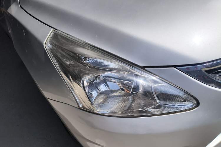 Used Nissan Tiida 2011 1.6L CVT Comfort Model Right Front Headlight