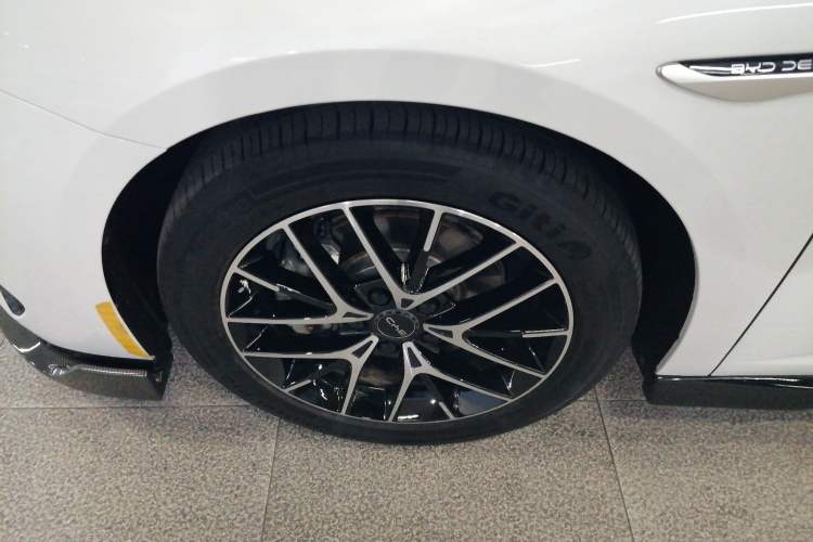 Used BYD Seal 2023 DM-i 1.5L 121km Prestige Model
