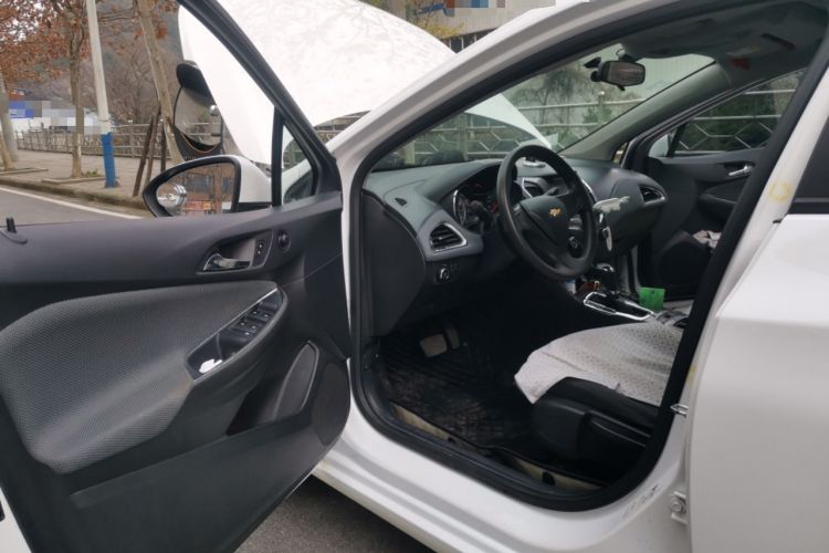 Used Chevrolet Cruze 2017 1.5L Automatic Pioneer Sunroof Edition Driver Seat