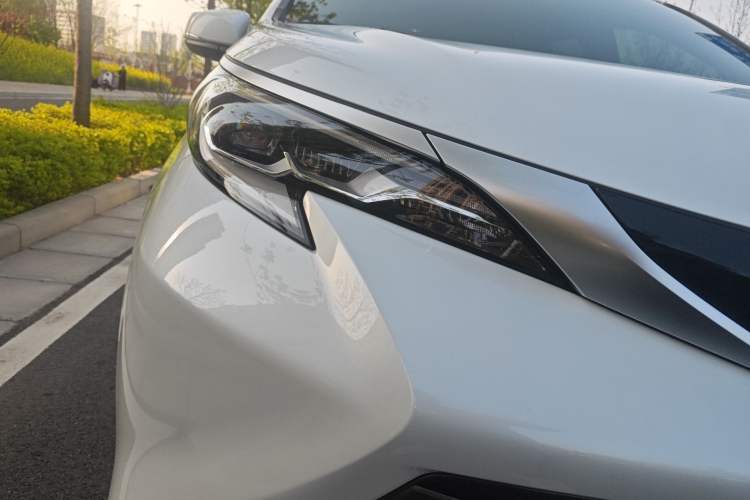 Used Toyota SIENNA 2026 Model 2.5L Dual-Engine Four-Wheel-Drive Premium Edition