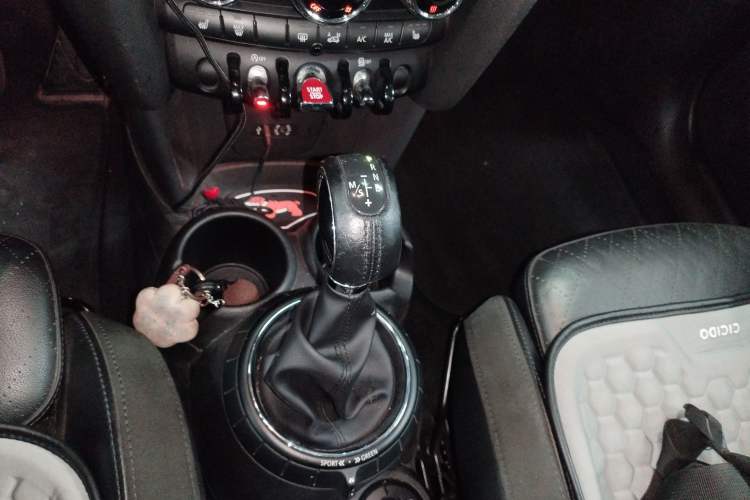 Used MINI 2015 1.5T COOPER Excitement Five-Door Edition Gear Lever