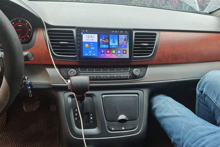 Used SAIC MAXUS G10 2016 1.9T Automatic Elite Edition Diesel China V Emission Standard Audio And AC Panel