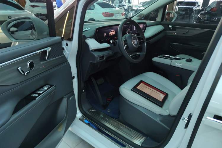 Used Buick GL8 2025 Lu Zun Deluxe Edition Interior 3