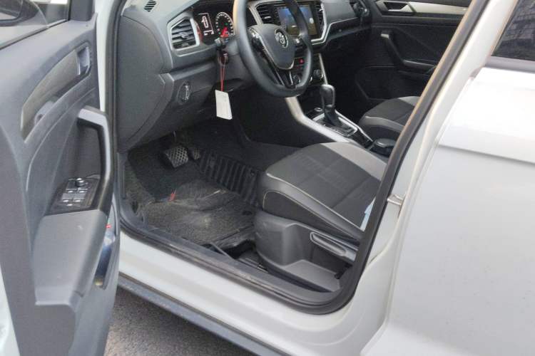 Used Volkswagen T-ROC 2018 230TSI DSG Two-Wheel Drive Advanced Version China V Standard