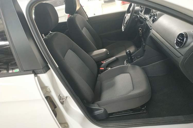 Used Volkswagen Jetta 2019 Dream Edition 1.4L Manual Fashion Version
