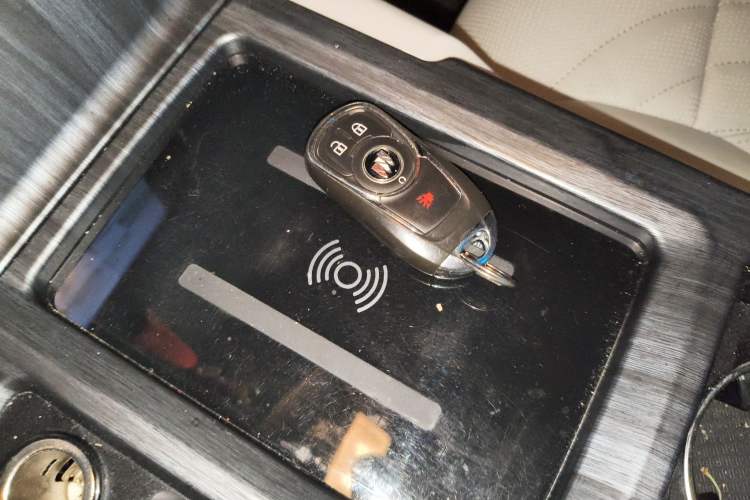 Used Buick GL8 2023 Land Executive Class Comfort Model
