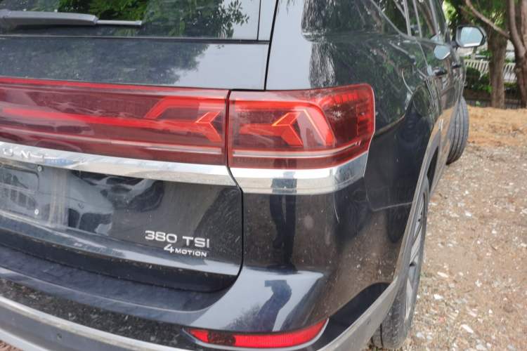 Used Volkswagen Teramont 2023 380TSI Four-Wheel Drive Prestige Luxury Edition Right Rear Taillight