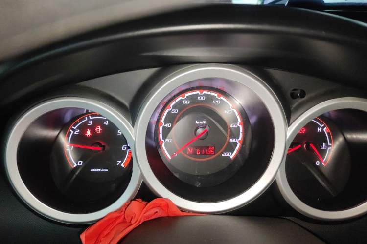 Used Changan CX20 2014 1.4L IMT Sunroof Navigation Version China IV Standard
