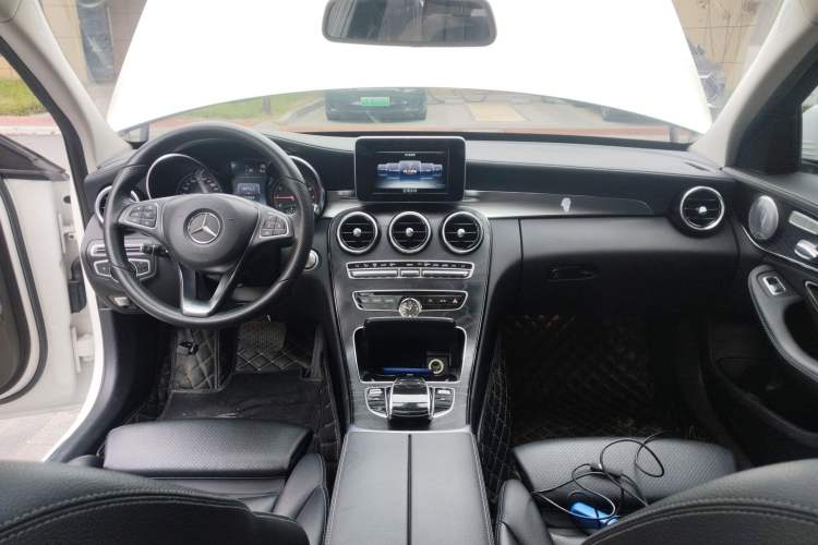 Used Mercedes-Benz C-Class 2016 C 200 L Sport Edition Center Console