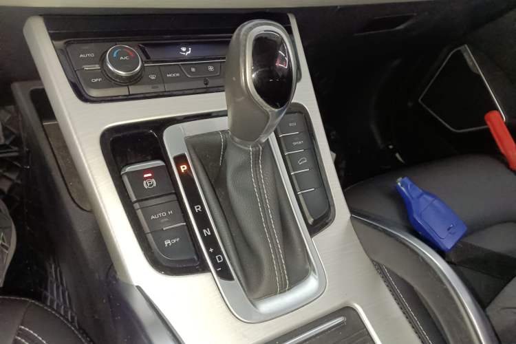 Used Geely Auto Emgrand X7 Sport 2018 1.8TD Automatic Two-Wheel Drive Zhiya Model Gear Lever