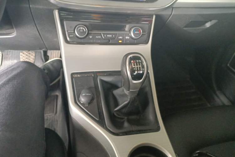 Used Geely Auto Emgrand GL 2017 1.3T Manual Elite Model Gear Lever