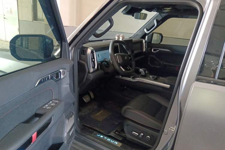 Used JETOUR Traveler 2023 2.0T All-Wheel Drive CrossPRO+ Driver Seat