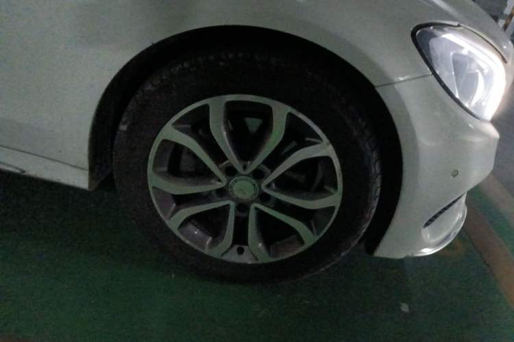 Used Mercedes-Benz C-Class 2015 Revised C 200 L Sport Edition Right Front Wheel Hub