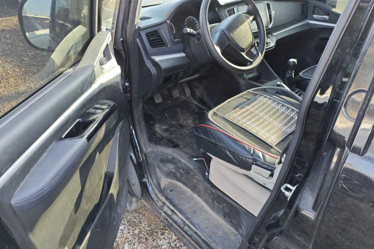 Used FORTHING Lingzhi 2023 M5L 1.6L Base Model 5 Seats