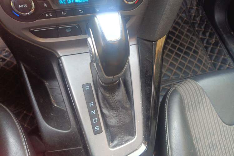 Used Ford Focus 2012 Sedan 1.6L Automatic Fashion Edition
