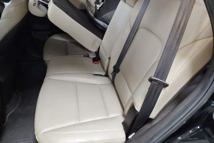 Used Hyundai Santa Fe 2013 2.4L Automatic Two-Wheel Drive Smart Version Left Rear Seat