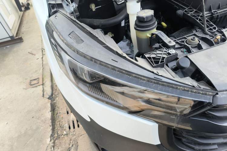 Used Ford Transit 2023 2.0T Gasoline Automatic Multi-Function Commercial Vehicle Short Wheelbase Mid-Roof Design 5/6 Seats
