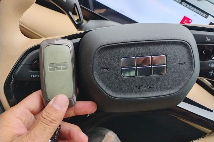 Used Geely Galaxy L6 2023 125km MAX Vehicle Key