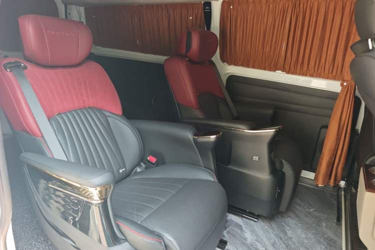 Used Ford Transit 2017 2.0T Diesel Multi-Purpose Commercial Vehicle Mid-Drive Mid-Roof China IV Standard
