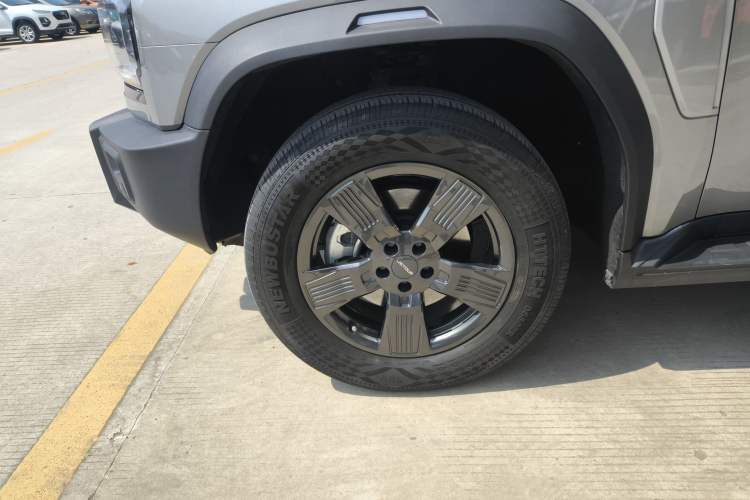 Used JETOUR Traveler 2023 1.5T Two-Wheel Drive Discovery PRO Left Front Wheel Hub