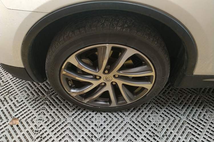 Used Infiniti QX50 2015 2.5L Luxury Edition Left Front Wheel Hub