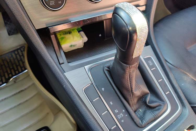 Used Volkswagen Golf 2014 1.4TSI Automatic Comfort Model Gear Lever