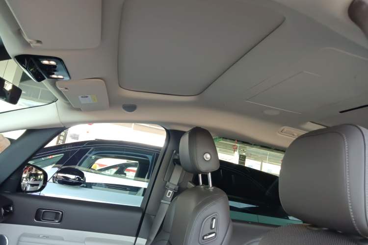 Used Li Auto MEGA 2024 Ultra Model Headliner