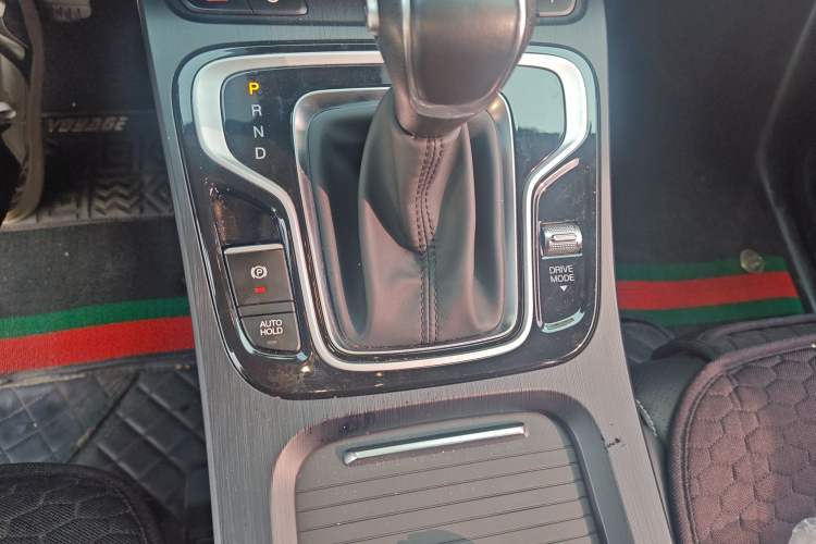 Used GAC Trumpchi M6 2021 PRO 270T DCT Luxury Edition Gear Lever