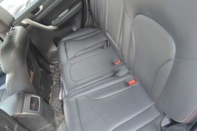 Used Haval H6 2015 Sport Edition 1.5T Automatic Two-Wheel Drive Luxury Model Left Rear Seat